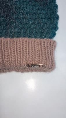 Gorro GUESS  rosa Y gris