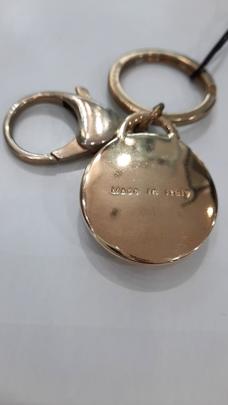 Llavero GUESS Dorado Letras Negras