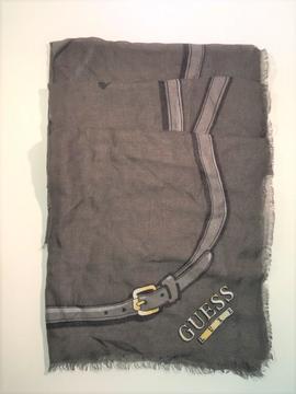 Fular GUESS gris dibujos cintos