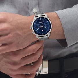 reloj TOMMY esfera azul y correa de malla en acero