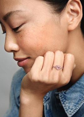 Anillo PANDORA corazon brillante elevado rosa