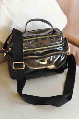 Bolso NOCO cremalleras charol negro