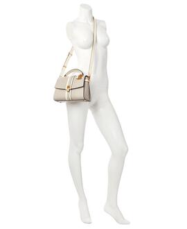 Bolso GUESS piel beige boton c/ logo