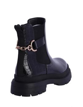 Botin AMICHI negro charol cocodrilo gomas lado