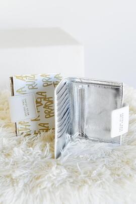 Cartera AGATHA plana mediana blanca y logos