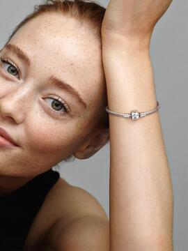 Pulsera PANDORA Moments en Plata con Cierre Pandora