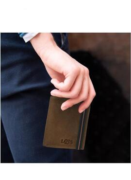 Cartera LOIS chico vertical marron cierre goma