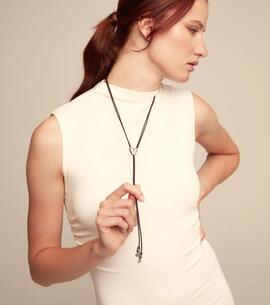 Colgante UNO DE 50 cuero ajustable con corazón