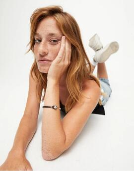 Pulsera UNO DE 50  aro plata trozo cuero marron