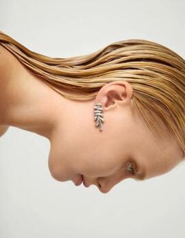 Pendiente UNO DE 50 alargados con forma irregular.