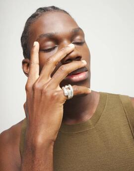 Anillo UNO DE 50 cuatro formas orgánicas entrelazadas