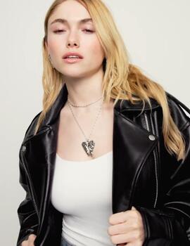 Colgante UNO DE 50 largo con detalle de ala