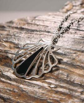 Colgante FINK plata concha con azabache