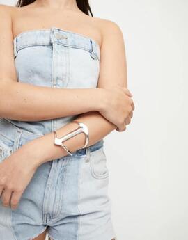 Brazalete UNO DE 50 plata estructura de manta raya